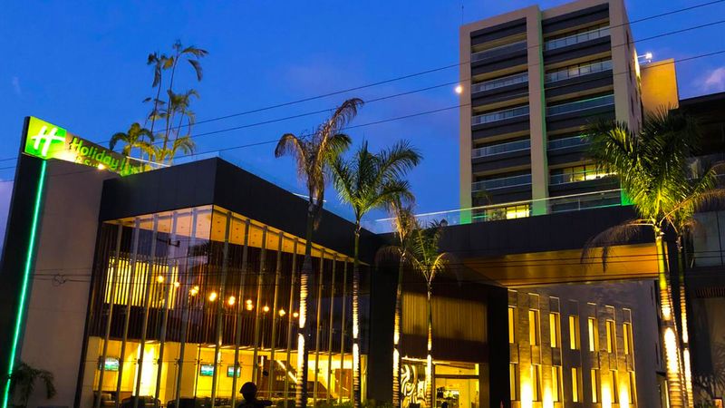 HOLIDAY INN MARINA & SUITES HOLIDAY INN MARINA & SUITES
